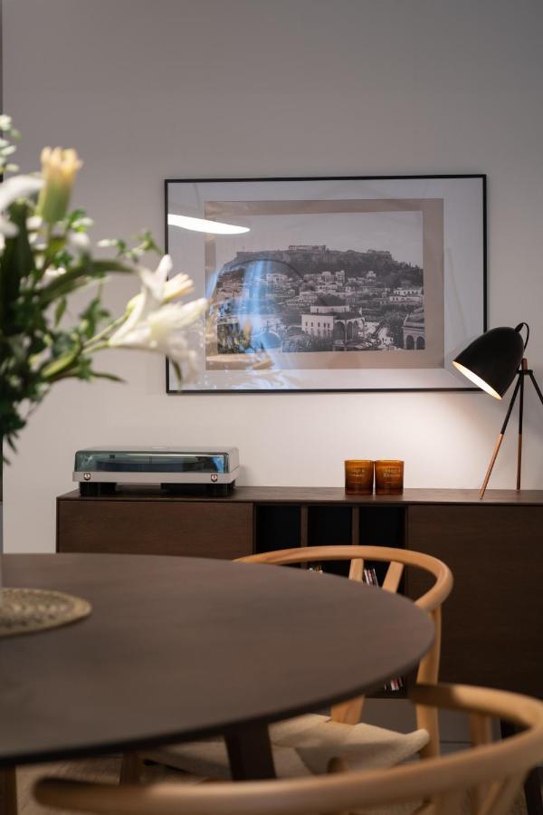 Unique 2 Bedrooms Apartment, Steps To Plaka And Center Athens